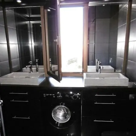 Апартаменти Black Loft Агд